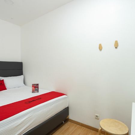 Reddoorz Plus @ Danau Sunter Utara Джакарта Екстер'єр фото