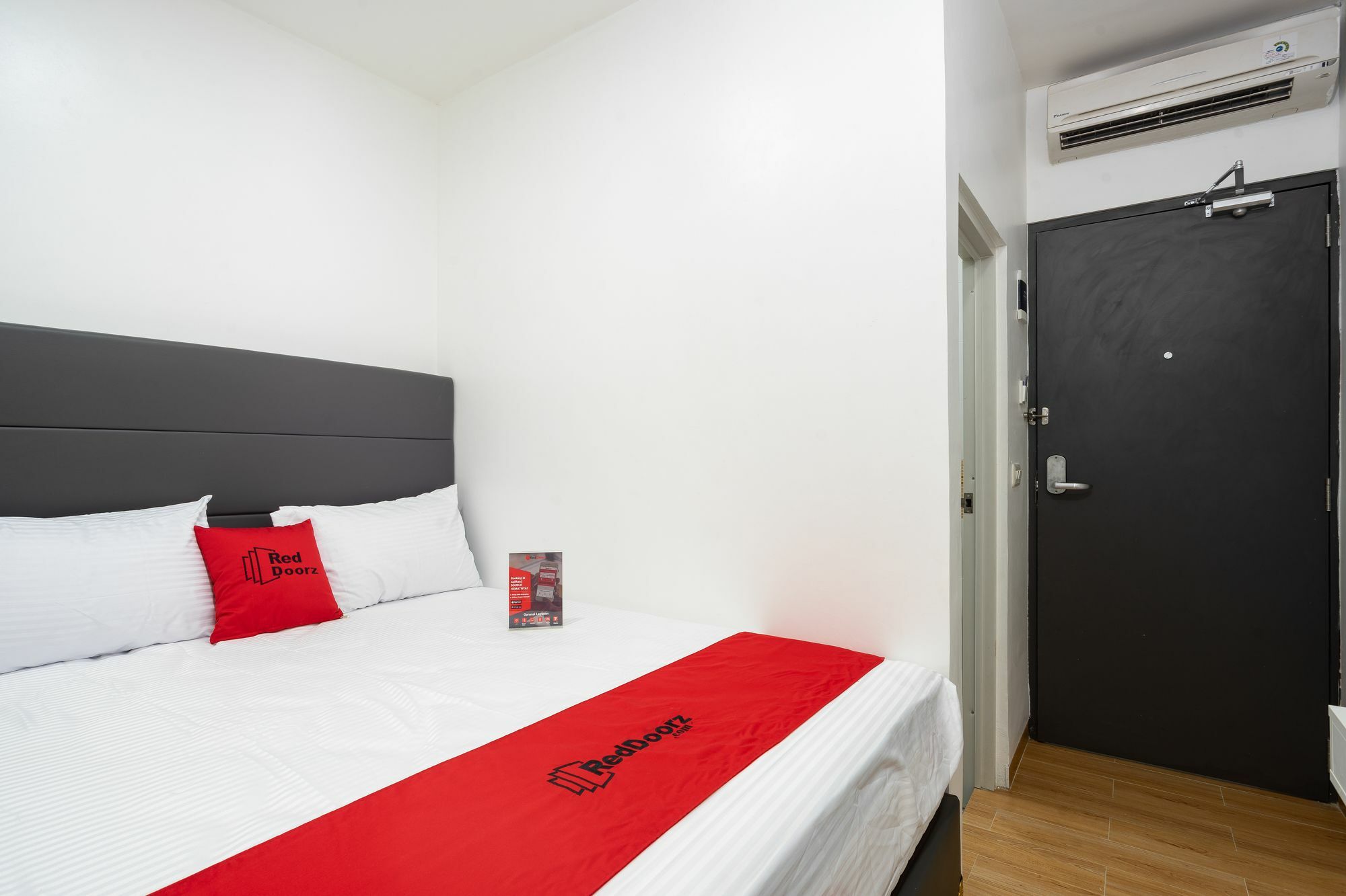 Reddoorz Plus @ Danau Sunter Utara Джакарта Екстер'єр фото