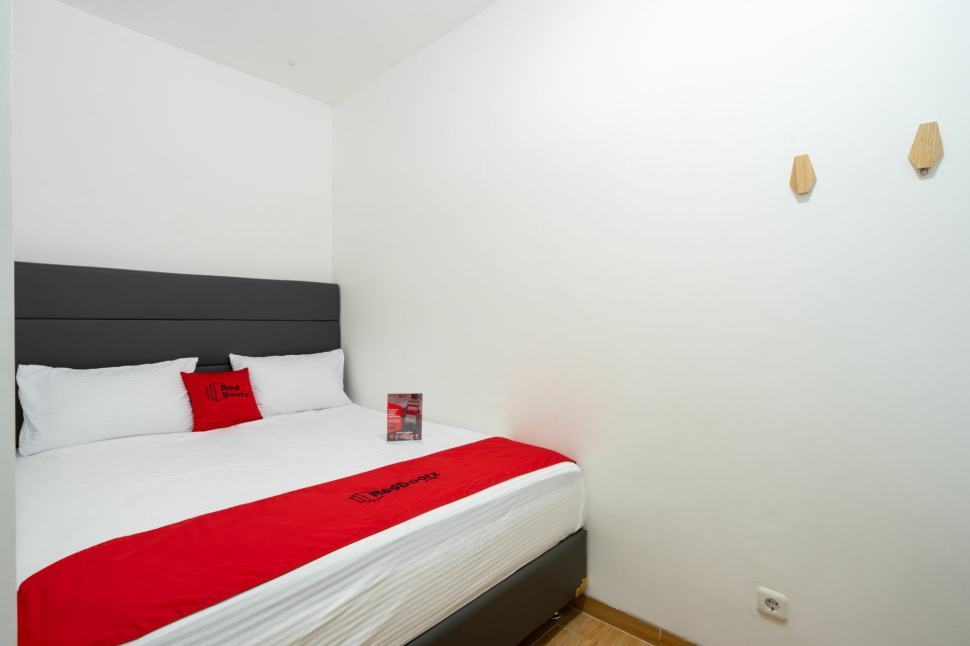 Reddoorz Plus @ Danau Sunter Utara Джакарта Екстер'єр фото